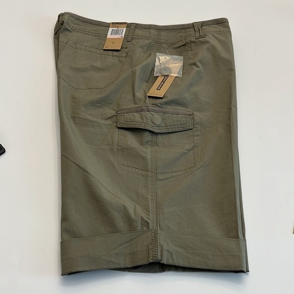 Dkny cotton blend Bermuda/Cargo shorts NWT size 10 green color - Picture 9 of 15